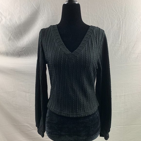 Black Lantern Sleeve V Neck Rib-knit Tee - Picture 6 of 7